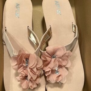 Apt 9 platform flip flops mauve pink size 10